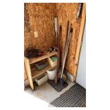 Lot with yard tools and jumper cables Lot with yard tools and jumper cables