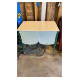 Ideal wash tub with lid in nice condition