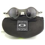 OAKLEY SUNGLASSES W/ SOFT & HARD CASE