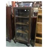 VINTAGE 4 SHELF DISPLAY CABINET W. BEVELED MIRROR
