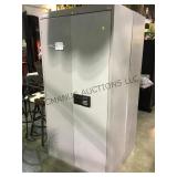 GREY METAL LOCKER