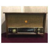 Vintage zenith fm/am table top tube radio. Works.