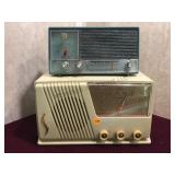 Vintage  silvertone standard broadcast tube radio