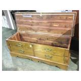 LANE CEDAR CHEST W. PADDED TOP