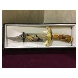 New hunting knife with grizzly bear design