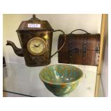 Lot of assorted home decor items incl. bowl,