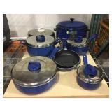 Kitchen lot incl. T-Fal pans, 6 quart crock pot