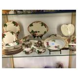 APPROX 38 PIECES OF FRANCISCAN APPLE DINNERWARE