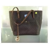 LARGE BROWN SIGNATURE MICHAELK KORS HAND BAG