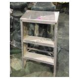 small aluminum step ladder local pick up only