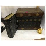 Book trunk & book stash