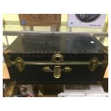 Vintage steamer trunk w/ insert.       
Local