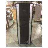 Peavy carry speaker, long.     
Local pickup