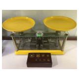 Torsion glass body balance scale & weights