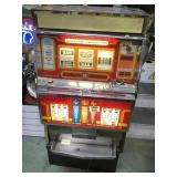 Universal Jokers Wild 25C Slot machine,w/ key