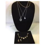 Neck of fashion jewelry, necklaces, bracelets