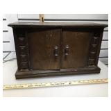 Sears Silvertone AM FM radio in oak cabinet,