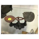 Antique miniature cast iron balance scale, 3