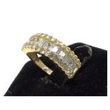 14 k gold ring w/clear gemstones, size 5.5