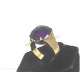 18k gold ring w/purple gemstone, size 6