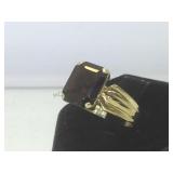 14 k gold ring w/red gemstone, size 8.5