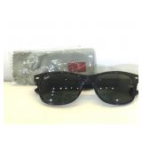 Raybans Wayfarar with cleaning cloth
