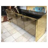 Buffet made out of mirror