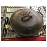 Lodge Cast iron pot