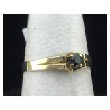 10k gold ring with green gem Size 6.5 1.6g