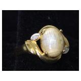 14k gold ring with shell and diamonds  2.6g
