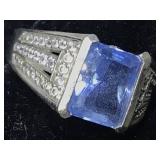 14K Gold Ring With Blue topaz 
Size 7 4.7g