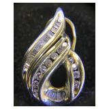 10K Gold with diamonds pendant 2.6g
