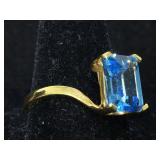 14k gold ring With blue topaz 
Size 6 2.6g