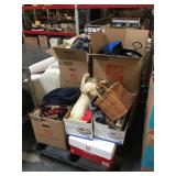 Pallet of house decorative items, kitchen items