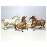 3 horse figures. And more.