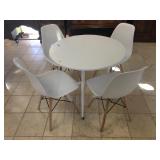 Simple dining table with 4 chairs, approx 32x30