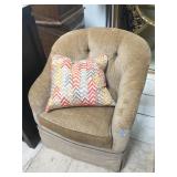 Armchair with hobnail accents