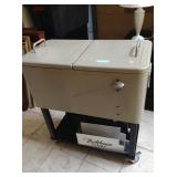 Rolling cooler with Jack LaLane Juicer, bar