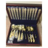 Stainless silverware set