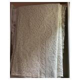 Vintage Lace & Embroidered Tableclothes Vintage Lace & Embroidered Tableclothes