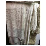 Vintage Lace & Embroidered Tableclothes Vintage Lace & Embroidered Tableclothes