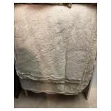 Vintage Embroidered & Lace Tableclothes Vintage Embroidered & Lace Tableclothes