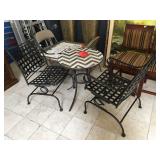 Pair of patio chairs w/table