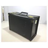 Pilot case with pen set.