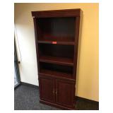 Bookshelf w/doors, approx 5