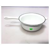 Le Creuset Enameled Cast Iron #18 Saucepan