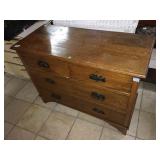 Vintage wood dresser w/4 drawers, approx 3 ft