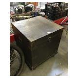 Wood chest, approx 2 ft loon