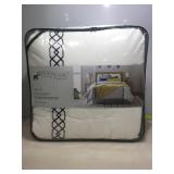 NIB. One Kings Lane F/Q Comforter Set.