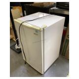 Magic Chef mini fridge model:MCBR270B